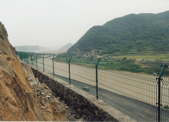 高速隔離網(wǎng)應(yīng)及時維修