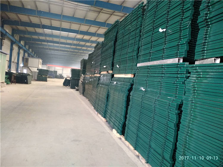 鐵路隔離網(wǎng)與鐵路通線封閉柵欄的區(qū)別